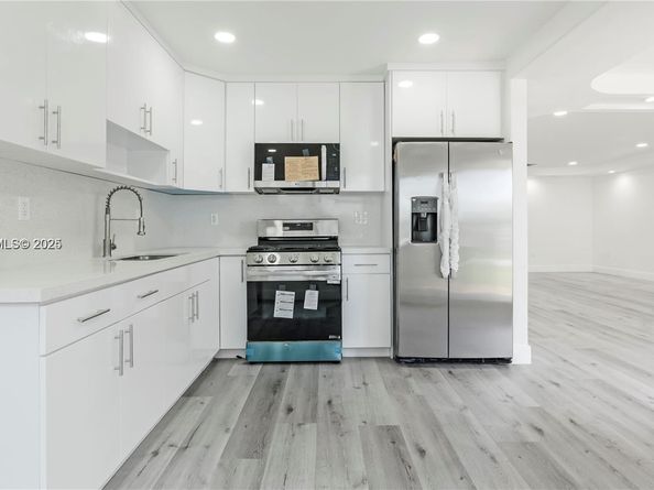 2301 NW 191st St, Miami Gardens FL 33056