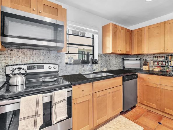 836 W 40th St, Miami Beach FL 33140