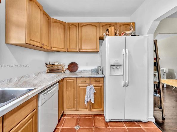 836 W 40th St, Miami Beach FL 33140