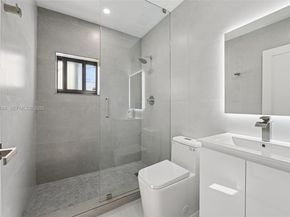 5152 SW 6th St, Miami FL 33134