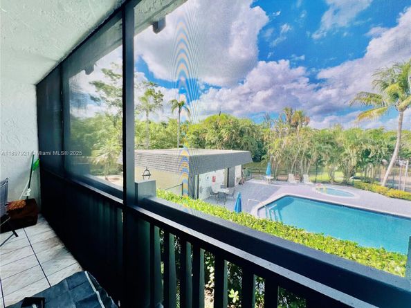 1021 Mockingbird Ln 215, Plantation FL 33324