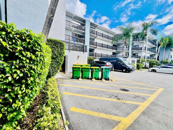 1021 Mockingbird Ln 215, Plantation FL 33324