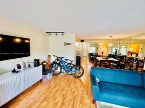 1021 Mockingbird Ln 215, Plantation FL 33324