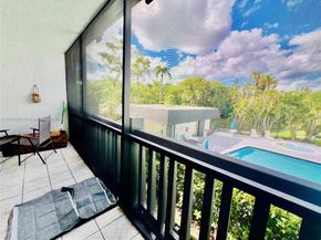 1021 Mockingbird Ln 215, Plantation FL 33324