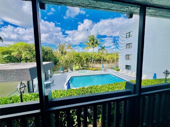 1021 Mockingbird Ln 215, Plantation FL 33324