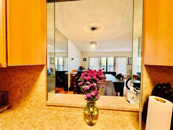 1021 Mockingbird Ln 215, Plantation FL 33324
