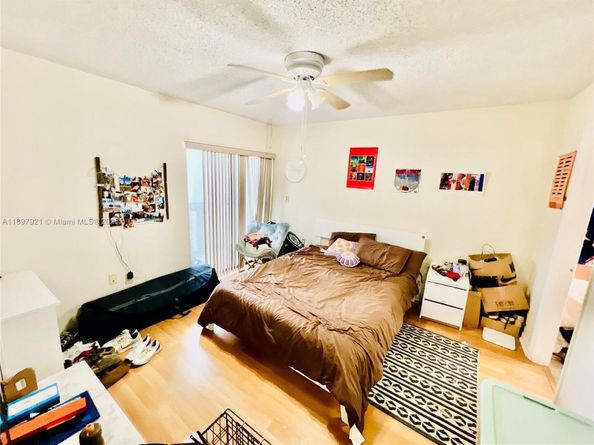 1021 Mockingbird Ln 215, Plantation FL 33324