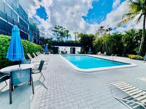 1021 Mockingbird Ln 215, Plantation FL 33324
