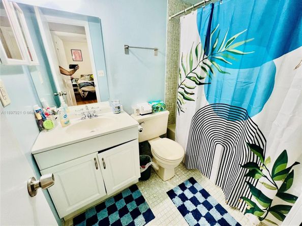 1021 Mockingbird Ln 215, Plantation FL 33324