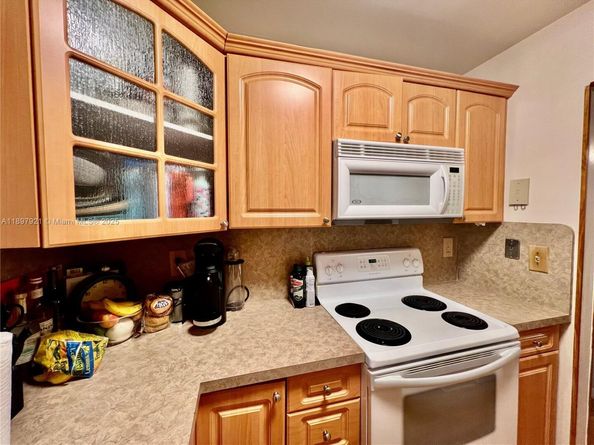 1021 Mockingbird Ln 215, Plantation FL 33324