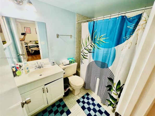 1021 Mockingbird Ln 215, Plantation FL 33324