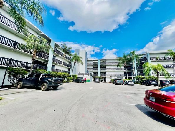 1021 Mockingbird Ln 215, Plantation FL 33324