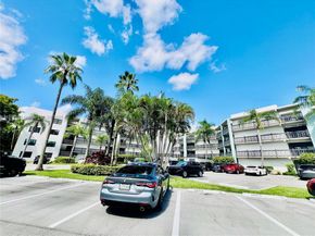 1021 Mockingbird Ln 215, Plantation FL 33324