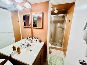 1021 Mockingbird Ln 215, Plantation FL 33324