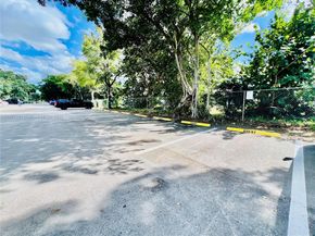 1021 Mockingbird Ln 215, Plantation FL 33324