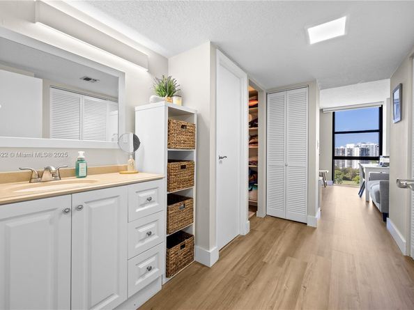 20301 W Country Club Dr 1623, Aventura FL 33180