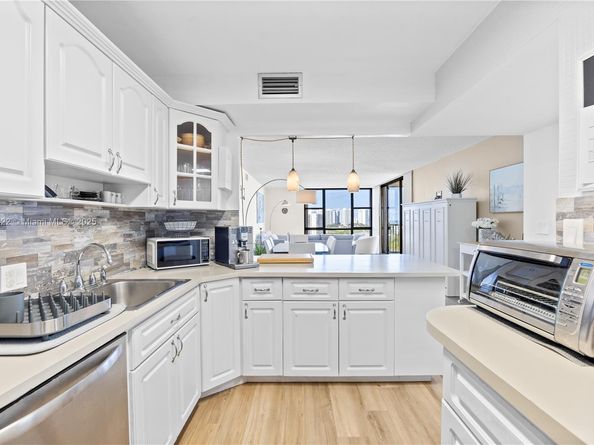 20301 W Country Club Dr 1623, Aventura FL 33180