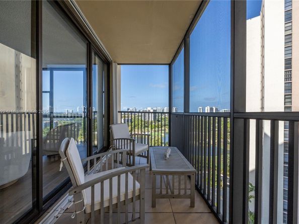 20301 W Country Club Dr 1623, Aventura FL 33180
