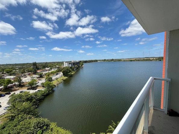 1301 NE Miami Gardens Dr 903W, Miami FL 33179