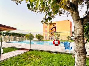 4721 NW 7th St 10212, Miami FL 33126