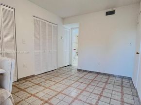 4721 NW 7th St 10212, Miami FL 33126