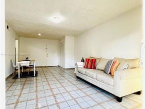 4721 NW 7th St 10212, Miami FL 33126