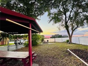 4721 NW 7th St 10212, Miami FL 33126