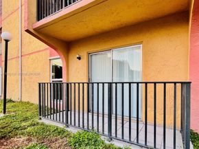 4721 NW 7th St 10212, Miami FL 33126