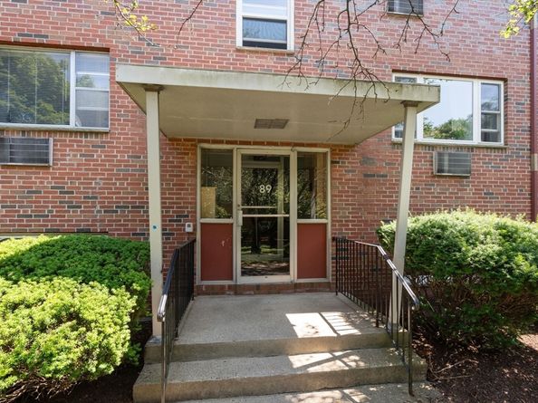 89 Walnut St 2, Newton MA 02460