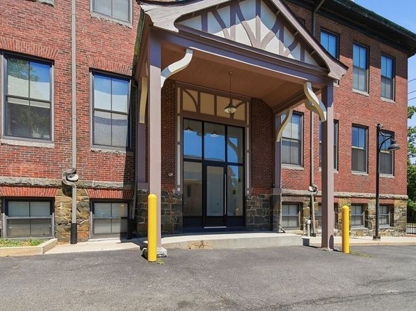220 Spencer Ave 104, Chelsea MA 02150