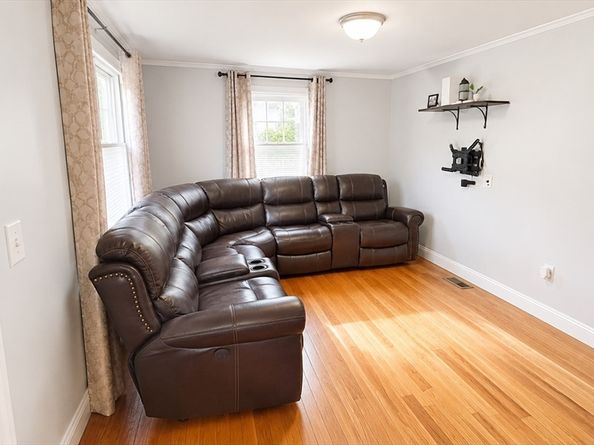 108 Tripp St, Framingham MA 01702