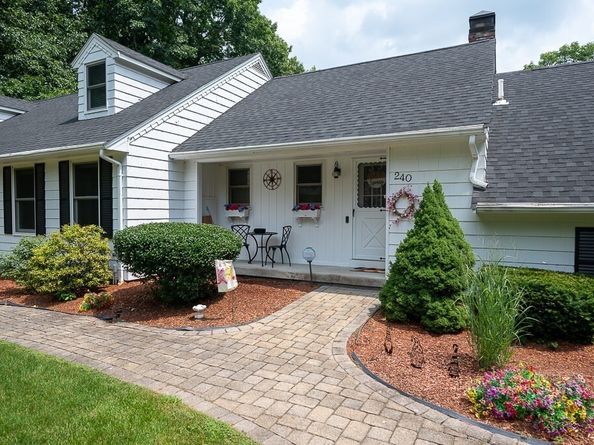 240 Meadow Wood Dr, Holden MA 01520