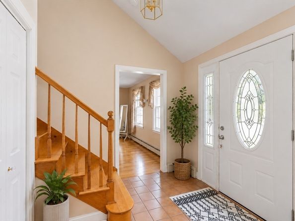 11 Stonewood Ln, Braintree MA 02184