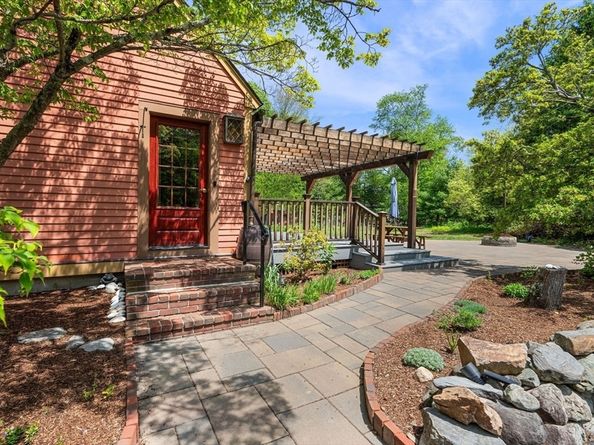 72 Mile Ln, Ipswich MA 01938
