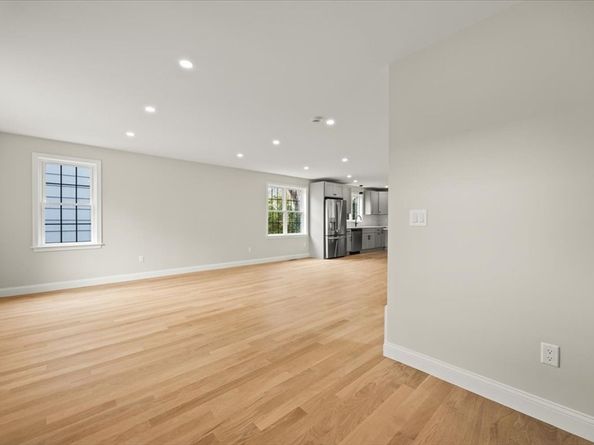 33 Glendale Ave, Brockton MA 02301