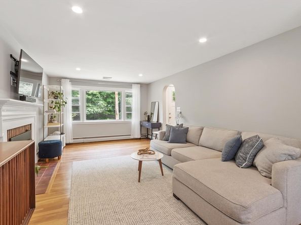 517 Pearl St, Reading MA 01867