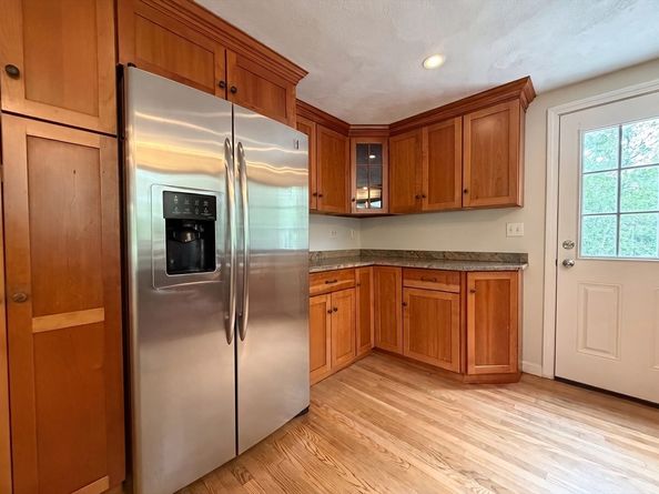 153 High St, Topsfield MA 01983