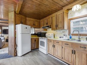 8 Donahue Ln, Grafton MA 01536