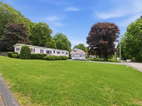 8 Donahue Ln, Grafton MA 01536