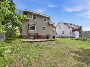22 Lauf St, Worcester MA 01602
