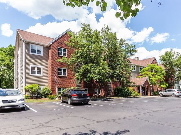 35 Longworth Ave 25, Brockton MA 02301