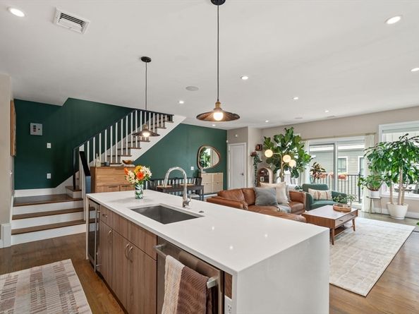15 Wendeller St 2, Boston MA 02127