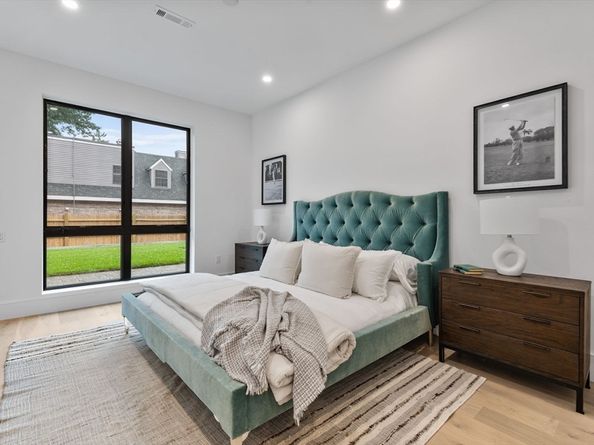 1114 Beacon St. 207, Newton MA 02461