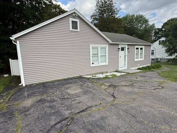 497 Massasoit Rd, Worcester MA 01604