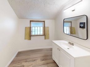 130 High St, Upton MA 01568