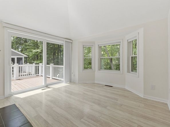 5 Maple Ridge Dr 5, Burlington MA 01803