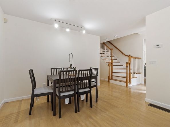 5 Maple Ridge Dr 5, Burlington MA 01803