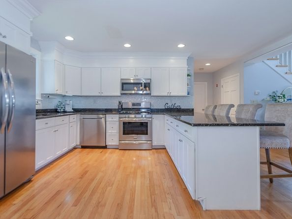 1-3 Doctor Hickey Ln, Rochester MA 02770