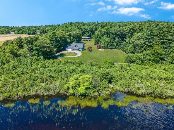 1-3 Doctor Hickey Ln, Rochester MA 02770