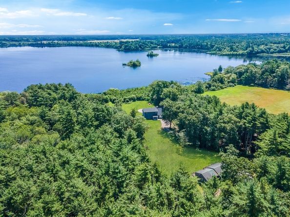 1-3 Doctor Hickey Ln, Rochester MA 02770